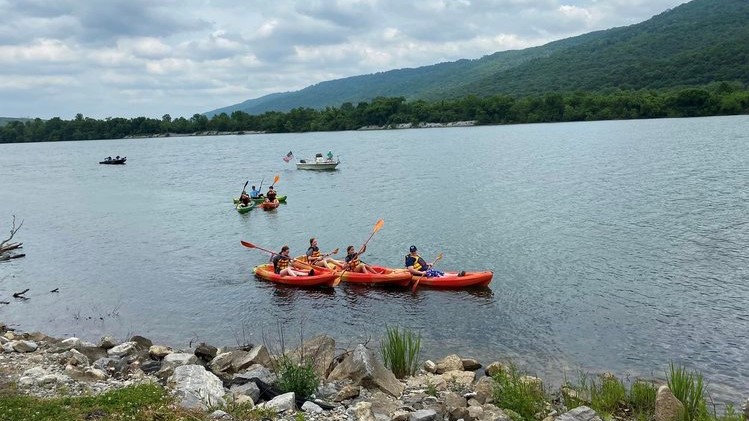 kayakers on the Tennessee River