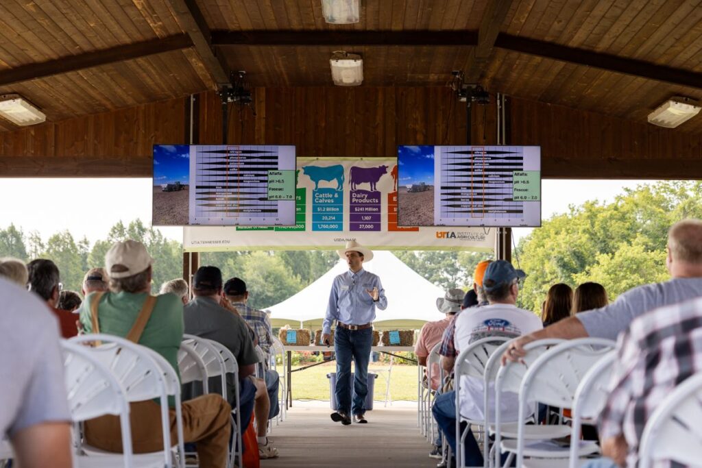 Bruno Pedreira presenting to a crowd