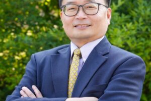 Headshot of T. Edward Yu.